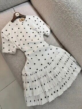 French-Style Vintage Polka Dot Waist-Cinching Dress with Short Sleeves